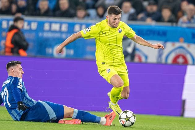Martin Baturina in the battle during UEFA Champions league match, SK Slovan Bratislava - GNK Dinamo Zagreb , 05. november 2024, Tehelne pole Stadium, Bratislava, Slovakia Copyright: xMICHALxFAJT,ZOSPORTU.SKx DSC_4432