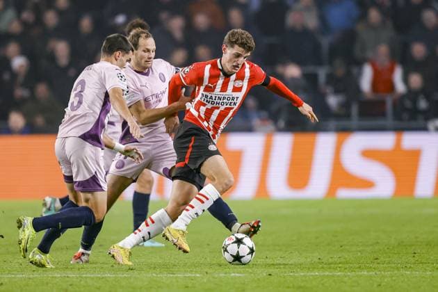 EINDHOVEN, 05-11-2024, Philips stadium. Dutch football. Champions League, season 2024 2025. PSV player Guus Til and Girona player Daley Blind PSV - Girona  x26675968x Copyright: