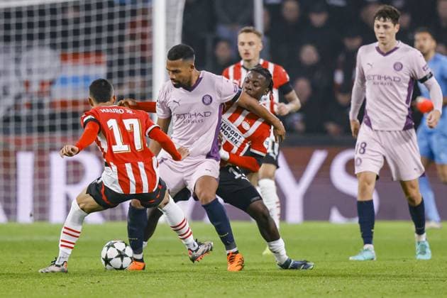 EINDHOVEN, 05-11-2024, Philips stadium. Dutch football. Champions League, season 2024 2025. Girona player Yangel Herrera and PSV player Mauro Junior and PSV player Johan Bakayoko PSV - Girona  x26675973x Copyright: