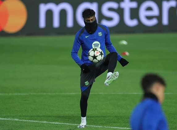 Crvena Zvezda vs Barcelona, UEFA Champions League Lamine Yamal of FC Barcelona, Barca during the training session of FC Barcelona ahead the match against FK Crvena Zvezda in UEFA Champions League, 5. November 2024. (credit image & photo: Pedja Milosavljevic STARSPORT) Belgrade Serbia Copyright: xPedjaxMilosavljevic STARSPORTx x