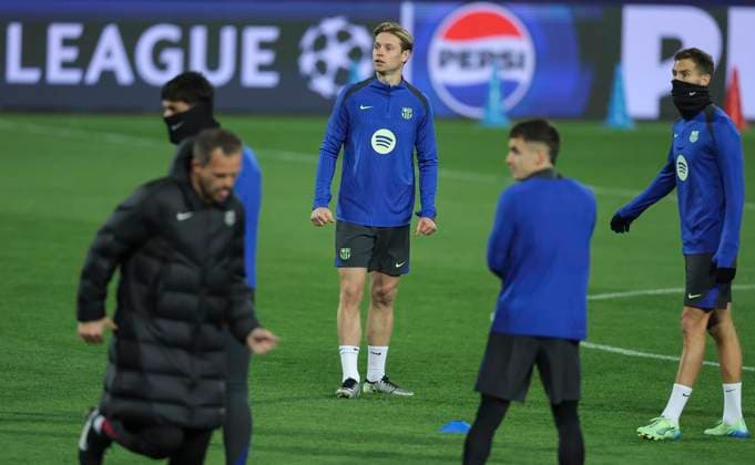 Crvena Zvezda vs Barcelona, UEFA Champions League Frenkie De Jong (L) of FC Barcelona, Barca during the training session of FC Barcelona ahead the match against FK Crvena Zvezda in UEFA Champions League, 5. November 2024. (credit image & photo: Pedja Milosavljevic STARSPORT) Belgrade Serbia Copyright: xPedjaxMilosavljevic STARSPORTx x