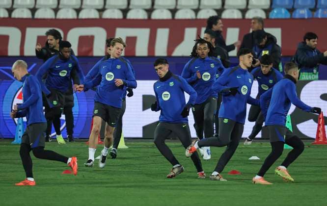 Crvena Zvezda vs Barcelona, UEFA Champions League Frenkie De Jong (L) Jules Kounde (R) of FC Barcelona, Barca during the training session of FC Barcelona ahead the match against FK Crvena Zvezda in UEFA Champions League, 5. November 2024. (credit image & photo: Pedja Milosavljevic STARSPORT) Belgrade Serbia Copyright: xPedjaxMilosavljevic STARSPORTx x