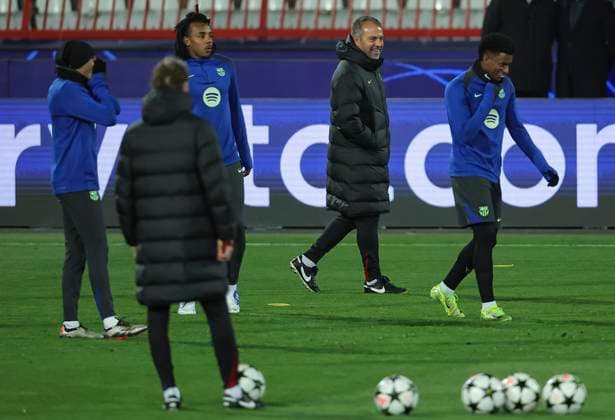 Crvena Zvezda vs Barcelona, UEFA Champions League head coach Hansi Flick (C) Jules Kounde (L) and Ansu Fati (R) of FC Barcelona, Barca during the training session of FC Barcelona ahead the match against FK Crvena Zvezda in UEFA Champions League, 5. November 2024. (credit image & photo: Pedja Milosavljevic STARSPORT) Belgrade Serbia Copyright: xPedjaxMilosavljevic STARSPORTx x