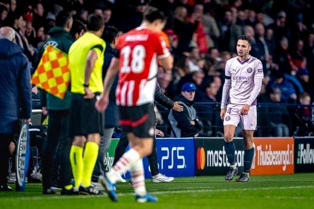 Girona FC defender Arnau Martinez gets a red card and leaves the pitch, during the match PSV Girona at the Philips stadium for the UEFA Champions League phase Matchday 4 season 2024 2025 in EINDHOVEN, Netherlands on 5 november 2024, photo by Marcel van Dorst EYE4images DeFodi Images not used in POL SRB CRO FRA GBR NED ITA USA Defodi 746 198123 Defodi-746 not used in POL SRB CRO FRA GBR NED ITA USA
