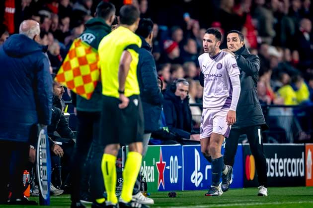 Girona FC defender Arnau Martinez gets a red card and leaves the pitch, during the match PSV Girona at the Philips stadium for the UEFA Champions League phase Matchday 4 season 2024 2025 in EINDHOVEN, Netherlands on 5 november 2024, photo by Marcel van Dorst EYE4images DeFodi Images not used in POL SRB CRO FRA GBR NED ITA USA Defodi 746 198125 Defodi-746 not used in POL SRB CRO FRA GBR NED ITA USA