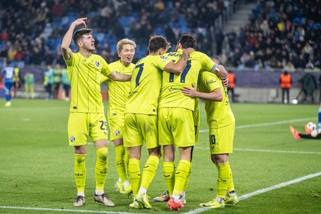Sandro Kulenovic a goal celebrate with his teammates during UEFA Champions league match, SK Slovan Bratislava - GNK Dinamo Zagreb , 05. november 2024, Tehelne pole Stadium, Bratislava, Slovakia Copyright: xMICHALxFAJT,ZOSPORTU.SKx FAJ_4298