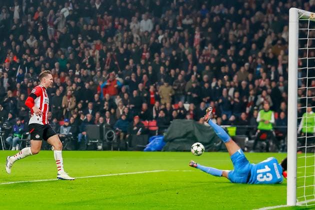 EINDHOVEN, 05-11-2024, Philips stadium. Dutch football. Champions League, season 2024 2025. Player PSV Luuk de Jong hits post PSV - Girona  x26676215x Copyright: