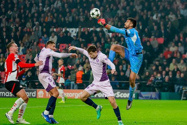 EINDHOVEN, 05-11-2024, Philips stadium. Dutch football. Champions League, season 2024 2025. goalkeeper Girona Paulo Gazzaniga PSV - Girona  x26676230x Copyright: