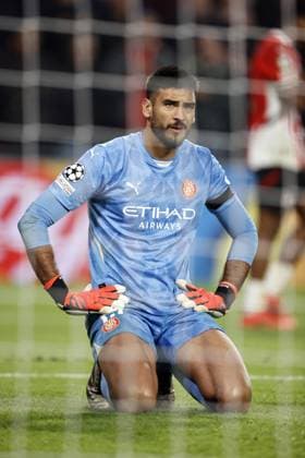 EINDHOVEN - Girona FC goalkeeper Paulo Gazzaniga balks during the UEFA Champions league match between PSV Eindhoven and Girona FC at Phillips Stadium on Nov. 5, 2024 in Eindhoven, Netherlands. ANP MAURICE VAN STEEN UEFA Champions League 2024 25 League Phase MD4 2024 25 xVIxANPxSportx xxANPxIVx 512764322 originalFilename: 512764322.jpg