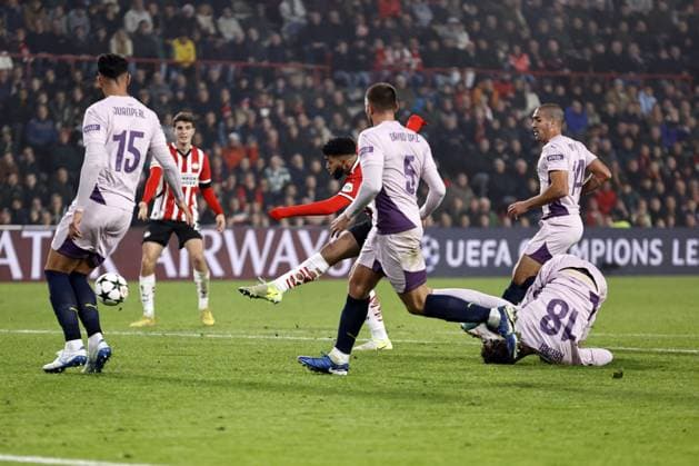 EINDHOVEN - Ismael Saibari of PSV Eindhoven scores (disallowed) during the UEFA Champions league match between PSV Eindhoven and Girona FC at Phillips Stadium on Nov. 5, 2024 in Eindhoven, Netherlands. ANP MAURICE VAN STEEN UEFA Champions League 2024 25 League Phase MD4 2024 25 xVIxANPxSportx xxANPxIVx 512764416 originalFilename: 512764416.jpg
