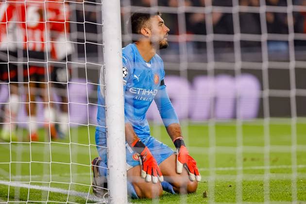 EINDHOVEN, 05-11-2024, Philips stadium. Dutch football. Champions League, season 2024 2025. goalkeeper Girona Paulo Gazzaniga disappointed after 3-0 PSV - Girona  x26676259x Copyright: