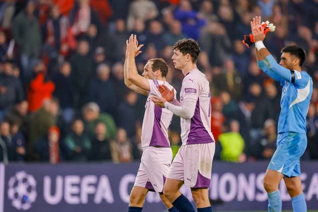 EINDHOVEN, 05-11-2024, Philips stadium. Dutch football. Champions League, season 2024 2025. Players Girona thank there supporters finals score 4-0 PSV - Girona  x26676273x Copyright: