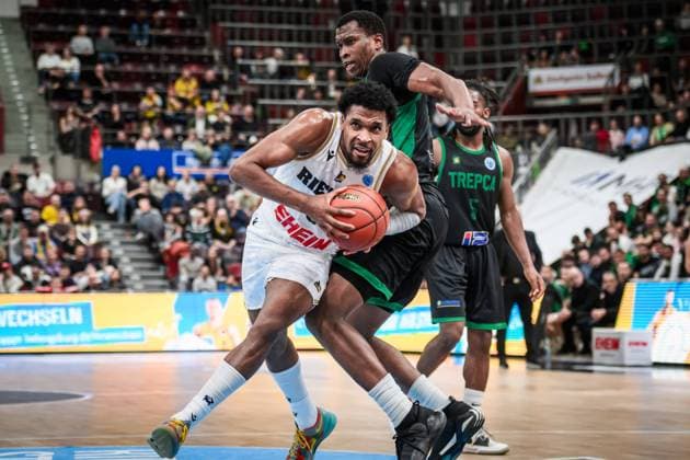 Bilder des Jahres 2024, Sport 11 November Sport Themen der Woche KW45 Sport Bilder des Tages Justin Simon (MHP Riesen Ludwigsburg, 05) vs. Mouhamed Barro (KB Trepca, 08) GER, MHP Riesen Ludwigsburg vs. KB Trepca, Basketball, FIBA EUROPE CUP, Hauptrunde Gruppe H, Spielzeit 2024 2025, 05.11.2024 GER, MHP Riesen Ludwigsburg vs. KB Trepca, Basketball, FIBA EUROPE CUP, Hauptrunde Gruppe H, Spielzeit 2024 2025, 05.11.2024 Ludwigsburg *** Justin Simon MHP Riesen Ludwigsburg, 05 vs Mouhamed Barro KB Trepca, 08 GER, MHP Riesen Ludwigsburg vs KB Trepca, Basketball, FIBA EUROPE CUP, Main Round Group H, Season 2024 2025, 05 11 2024 GER, MHP Riesen Ludwigsburg vs KB Trepca, Basketball, FIBA EUROPE CUP, Main Round Group H, Season 2024 2025, 05 11 2024 Ludwigsburg Copyright: xSandyxDinkelackerx EP_SDR