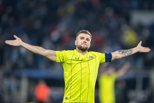 Stefan Ristovski a win celebrate with fans during UEFA Champions league match, SK Slovan Bratislava - GNK Dinamo Zagreb , 05. november 2024, Tehelne pole Stadium, Bratislava, Slovakia Copyright: xMICHALxFAJT,ZOSPORTU.SKx DSC_4881