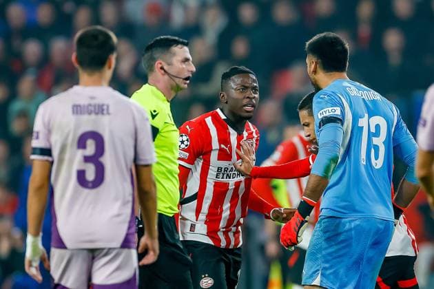 EINDHOVEN, 05-11-2024, Philips stadium. Dutch football. Champions League, season 2024 2025. Player PSV Johan Bakayoko and player Girona Cristhian Stuani fight finals score 4-0 PSV - Girona  x26676278x Copyright: