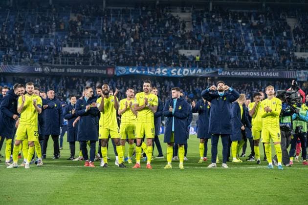 GNK Dinamo Zagreb players a win celebrate with his fans during UEFA Champions league match, SK Slovan Bratislava - GNK Dinamo Zagreb , 05. november 2024, Tehelne pole Stadium, Bratislava, Slovakia celebrate during UEFA Champions league match, SK Slovan Bratislava - GNK Dinamo Zagreb , 05. november 2024, Tehelne pole Stadium, Bratislava, Slovakia Copyright: xMICHALxFAJT,ZOSPORTU.SKx FAJ_4516