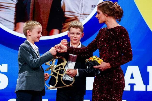 Mats and Milan and Belgian Lotte Kopecky pictured during the Flandrien award ceremony for the best Belgian cyclist of the 2024 cycling season, organized by newspaper Het Nieuwsblad , Tuesday 05 November 2024 in Middelkerke. DAVIDxPINTENS  x104664215x