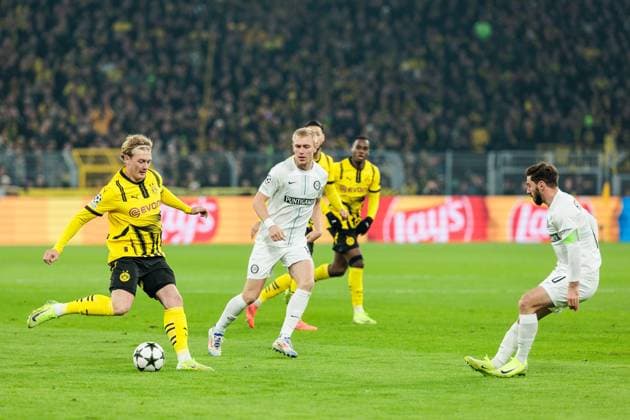 UEFA Champions League Borussia Dortmund SK Sturm Graz 05 11 2024 duel Julian Brandt Borussia Dortmund, 10 , Mika Biereth SK Sturm Graz, 18 UEFA Champions League Borussia Dortmund SK Sturm Graz, Dortmund, SIGNAL IDUNA PARK DFL REGULATIONS PROHIBIT ANY USE OF PHOTOGRAPHS AS IMAGE SEQUENCES AND OR QUASI VIDEO Copyright: xBEAUTIFULxSPORTS Wunderlx