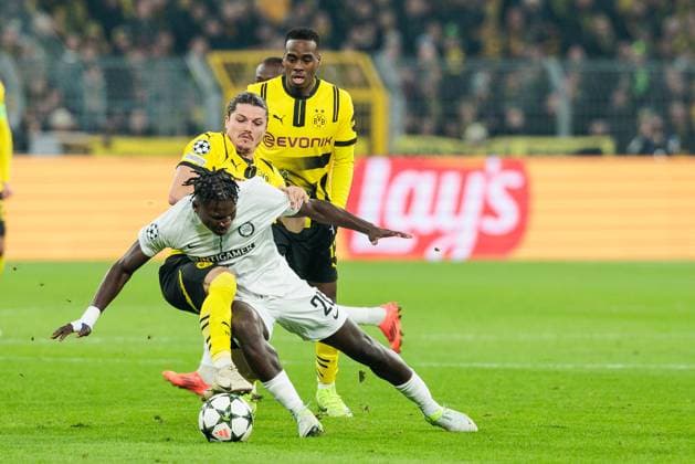 UEFA Champions League Borussia Dortmund SK Sturm Graz 05 11 2024 duel Marcel Sabitzer Borussia Dortmund, 20 , Seedy Jatta SK Sturm Graz, 20 UEFA Champions League Borussia Dortmund SK Sturm Graz, Dortmund, SIGNAL IDUNA PARK DFL REGULATIONS PROHIBIT ANY USE OF PHOTOGRAPHS AS IMAGE SEQUENCES AND OR QUASI VIDEO Copyright: xBEAUTIFULxSPORTS Wunderlx