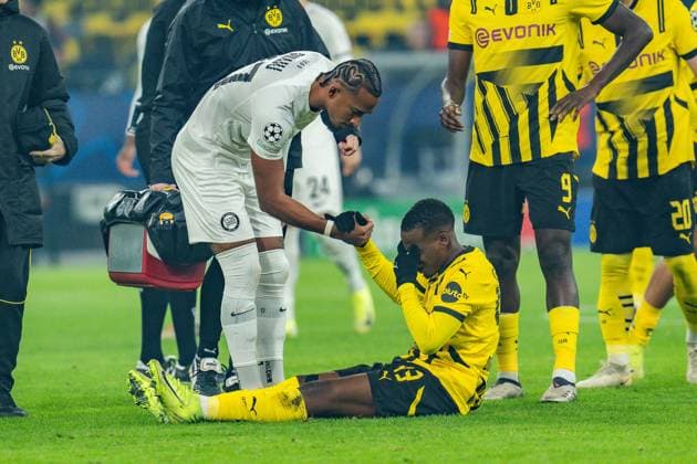 05 11 2024, Borussia Dortmund vs Sturm Graz, UEFA Champions League, Matchday 4 Jamie Gittens Borussia Dortmund, 43 injured and needs treatment Injury Treatment Copyright: xBahhoxKarax
