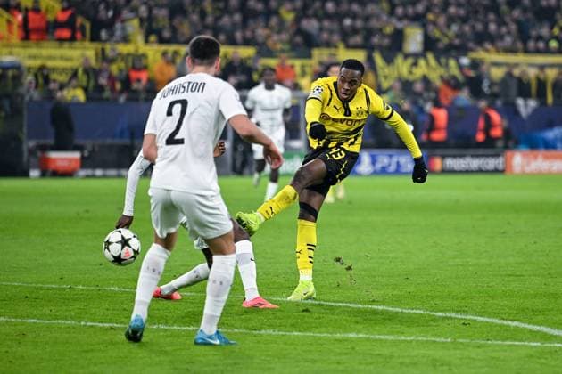 05 11 2024, Football, Champions League, Matchday 4, Season 2024 2025, Borussia Dortmund Sturm Graz, Goal chance Jamie Gittens Borussia Dortmund , Max Johnston Sturm Graz , xRHR PHOTO TKx Copyright: RHR-FOTOx RHR-FOTO TK