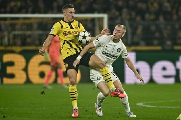 from left in duel Nico Schlotterbeck Dortmund 4 Mika Biereth Graz 18 05 11 2024 Soccer, Champions League, Borussia Dortmund vs Sturm Graz, Signal Iduna Park, Dortmund, NRW Germany Copyright: xpepphotox xHorstxMauelshagenx pep00321, pep_20241105_hm_0049