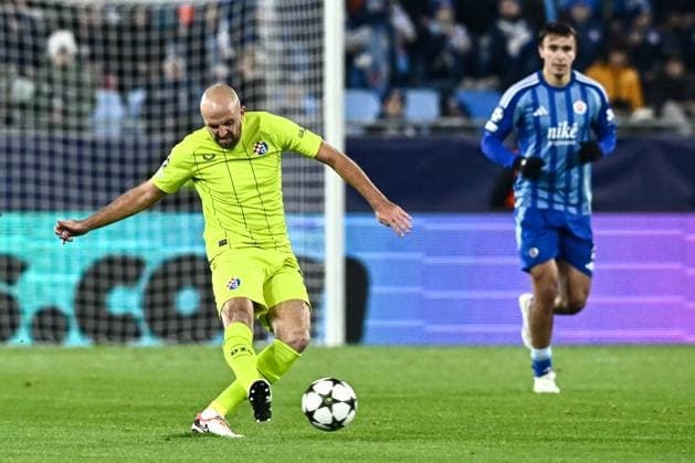 SK Slovan Bratislava v GNK Dinamo - UEFA Champions League 2024 25 League Phase MD4 Josip Misic of Dinamo Zagreb passes the ball during the UEFA Champions League 2024 25 League Phase MD4 match between SK Slovan Bratislava and GNK Dinamo at National football stadium on November 5, 2024 in Bratislava, Slovakia.  MarkoxLukunic PIXSELL