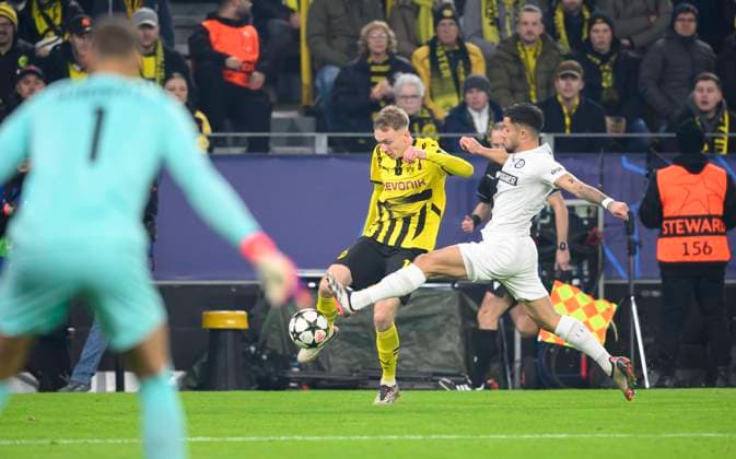 v l Maximilian Maxi BEIER DO , Jusuf GAZIBEGOVIC Graz , Action, duel, Football Champions League, Matchday 4, Borussia Dortmund DO Sturm Graz, on 05 11 2024 in Dortmund Germany UEFA regulations prohibit any use of photographs as image sequences and or quasi video Â