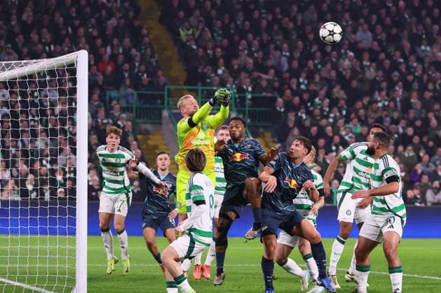 Celtic Glasgow RB Leipzig Champions League Glasgow, 05 11 2024, Celtic Park, Fußball, UEFA Champions League, 4 Spieltag , Celtic Glasgow vs RB Leipzig , Im Bild Kopfballchance Willi Orban 4, RB Leipzig nach Eckball , Only editorial use Foto nur zur redaktionellen Nutzung bestimmt , UEFA regulations prohibit any use of photographs as image sequences and or quasi video ,