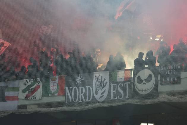 Supporters de la Juventus lors du match LOSC Lille vs Juventus FC, Ligue des Champions, Decathlon Arena stade Pierre Mauroy Villeneuve d Ascq, le 5 novembre 2024 - photo Laurent Sanson Panoramic FOOTBALL : LOSC Lille vs Juventus FC - Ligue des Champions - 05 11 2024 LaurentSanson Panoramic 