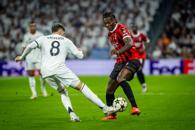 Real Madrid CF vs AC Milan- UEFA Champions League - 05 11 2024 Fede Valverde of Real Madrid CF (L) and Rafael Leao of AC Milan(R) during the UEFA Champions League match between Real Madrid CF and AC Milan at Estadio Santiago Bernabeu on November 05, 2024 in Madrid, Spain. Madrid Spain Copyright: xPGSxPhotoxagencyx