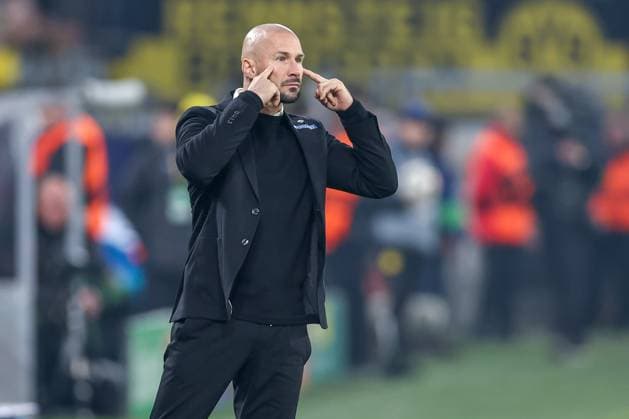 05 11 2024, Football, UEFA Champions League, Borussia Dortmund SK Sturm Graz, Matchday 4, Signal Iduna Park, 2024 2025 season Head coach Christian Ilzer Coach Graz gesticulating on the sidelines North Rhine-Westphalia Germany