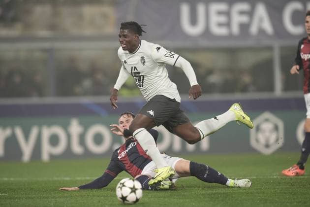 Monaco s Breel Embolo fights for the ball with Bologna s Sam Beukema during the Uefa Champions League 2024 2025 soccer match between Bologna and Monaco at Renato Dall Ara Stadium - Soccer - Bologna, Italy - Tuesday November 5, 2024  Copyright: xMassimoxPaolone LaPressex