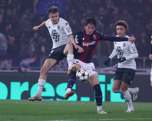 Champions League 2024 25 football match between FC Bologna vs AS Monaco During the Champions League match 05 11 2024 Football match between FC Bologna vs AS Monaco at the Dall Ara stadium in Bologna In picture: Giovanni Fabbian of Bologna FC - Philipp Kohn of Monaco AS BOLOGNA Stadium Renato Dall Ara Bologna ITALY Copyright: xFABIOxSASSOxFabioxSassox Bologna Monaco2024_11_05Fabio Sasso5413