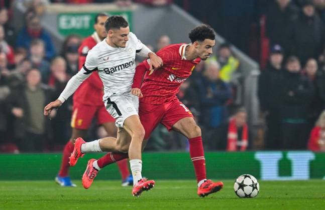 Liverpool v Bayer Leverkusen UEFA Champions League Curtis Jones of Liverpool beats Florian Wirtz of Bayern Leverkusen to the ball during the UEFA Champions League match at Anfield, Liverpool UK Newspapers OUT Copyright: xKarlxVallantinex FIL-20882-0016