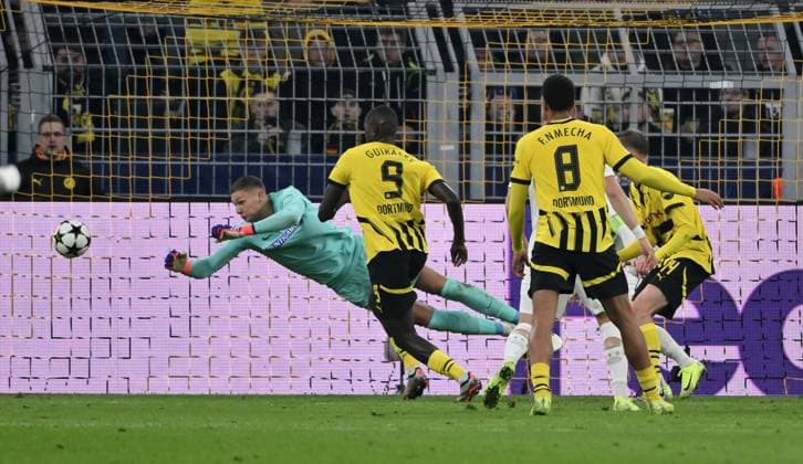 Goalkeeper Kjell Scherpen Sturm Graz saves against Serhou Guirassy Borussia Dortmund 05 11 2024, Football UEFA Champions League 2024 25, Matchday 4 Borussia Dortmund SK Sturm Graz Dortmund Signal Iduna Park Nordrhein Westfalen Germany Team2