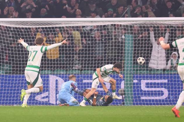 Celtic Glasgow RB Leipzig Champions League Glasgow, 05 11 2024, Celtic Park, Football, UEFA Champions League, Matchday 4 , Celtic Glasgow vs RB Leipzig , In picture Goal for Celtic, Nicolas Kühn Kuehn 10, Celtic scores 2 1 against goalkeeper Peter Gulacsi 1, RB Leipzig , Only editorial use Photo for editorial use only , UEFA regulations prohibit any use of photographs as image sequences and or quasi video ,