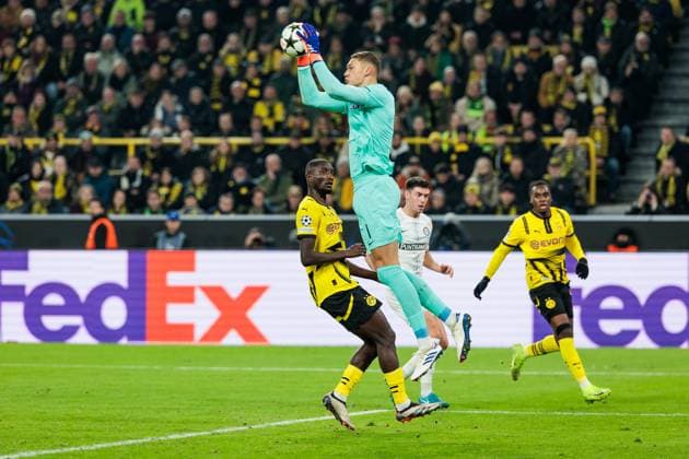 UEFA Champions League Borussia Dortmund SK Sturm Graz 05 11 2024 Kjell Scherpen SK Sturm Graz, 1 holds against Serhou Guirassy Borussia Dortmund, 9 UEFA Champions League Borussia Dortmund SK Sturm Graz, Dortmund, SIGNAL IDUNA PARK Copyright: xBEAUTIFULxSPORTS Wunderlx
