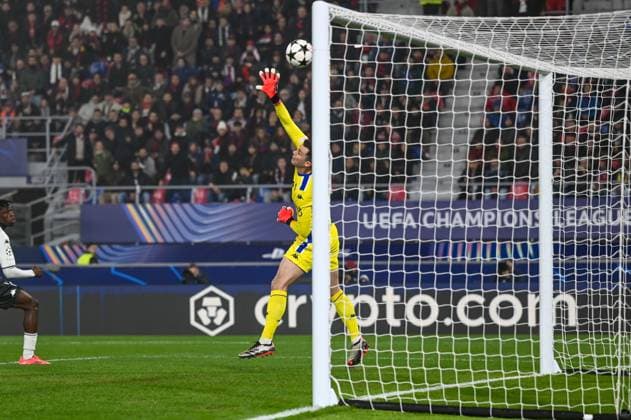 MonacoÃ¢ÂÄÂ™s Radoslaw Majecki saves the ball during Bologna FC vs AS Monaco, UEFA Champions League football match in Bologna, Italy, November 05 2024  Copyright: xAlessioxMarini IPAxSportx xipa-ax xx IPA_51298961 IPA_Agency_IPA51298961