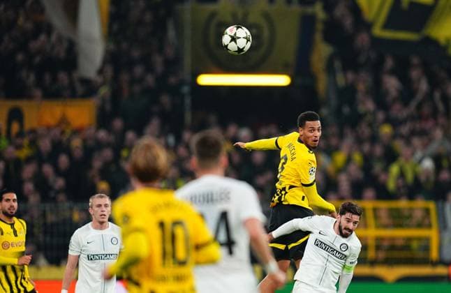 November 05 2024: Felix Nmecha of Borussia Dortmund heads during a Champions League Round 4 game, BvB Dortmund v SK Sturm Graz at Signal Luna Park, Dortmund, Germany. CSM Dortmund Germany - ZUMAc04_ 20241105_zma_c04_025 Copyright: xUlrikxPedersenx