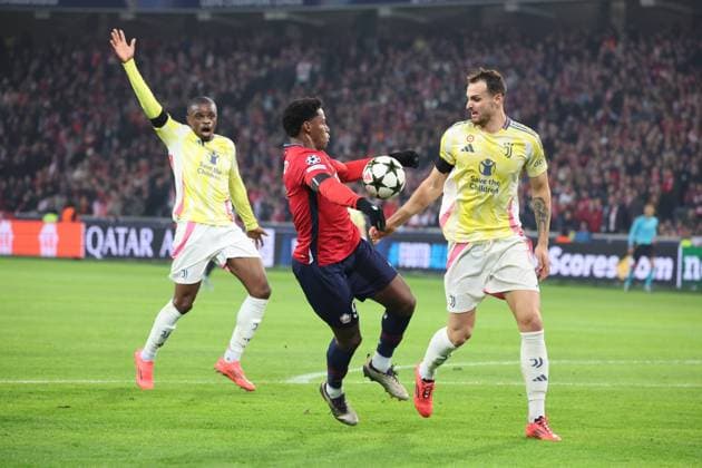 Jonathan DAVID (LOSC Lille) et Federico GATTI (Juventus) lors du match LOSC Lille vs Juventus FC, Ligue des Champions, Decathlon Arena stade Pierre Mauroy Villeneuve d Ascq, le 5 novembre 2024 - photo Laurent Sanson Panoramic FOOTBALL : LOSC Lille vs Juventus FC - Ligue des Champions - 05 11 2024 LaurentSanson Panoramic 
