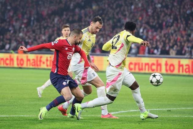 Edon ZHEGROVA (LOSC Lille) lors du match LOSC Lille vs Juventus FC, Ligue des Champions, Decathlon Arena stade Pierre Mauroy Villeneuve d Ascq, le 5 novembre 2024 - photo Laurent Sanson Panoramic FOOTBALL : LOSC Lille vs Juventus FC - Ligue des Champions - 05 11 2024 LaurentSanson Panoramic 