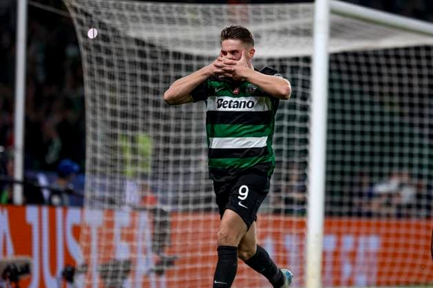 Viktor Gyokeres forward of Sporting CP celebrates after scoring a goal during the UEFA Champions League 2024 25 League Phase MD4 match between Sporting Clube de Portugal and Manchester City at Estadio Jose Alvalade on November 05, 2024 in Lisbon, Portugal. UEFA Champions League - Sporting CP vs Manchester City (Valter Gouveia SPP) Copyright: xValterxGouveia SPPx spp-en-VaGo-VG_L1385