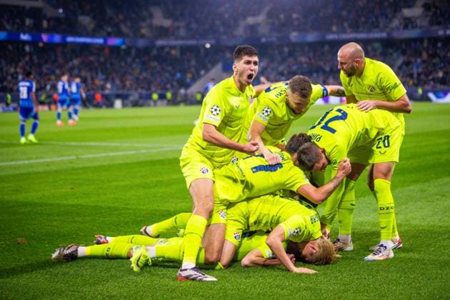 Sport Bilder des Tages SK SLOVAN BRATISLAVA - GNK DINAMO ZAGREB Petar Sucic, Takuya Ogiwara, Martin Baturina of Dinamo celebrate a goal during the UEFA Champions League, league stage match between SK Slovan Bratislava and GNK Dinamo Zagreb. Bratislava, Slovakia, November 05, 2024. PUBLICATION NOT IN SLOVAKIA Copyright: xx slovandinamo010