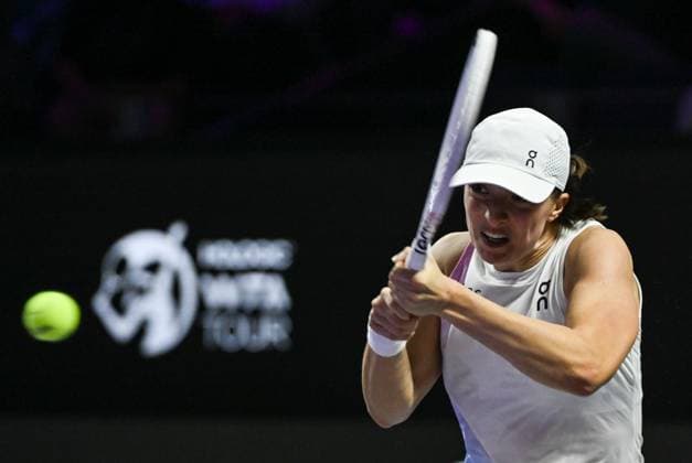 WTA, Tennis Damen Finals 2024 - Day 4 RIYADH, SAUDI ARABIA - NOVEMBER 05: Iga Swiatek of Poland during her match against Coco Gauff of USA, on day 4 of the 2024 WTA Finals, part of the Hologic WTA Tour, held at King Saud University Indoor Arena on November 05, 2024, in Riyadh, Saudi Arabia. Riyadh Saudi Arabia  Copyright: xArturxWidakx originalFilename:widak-wtafinal241105_np8O7.jpg