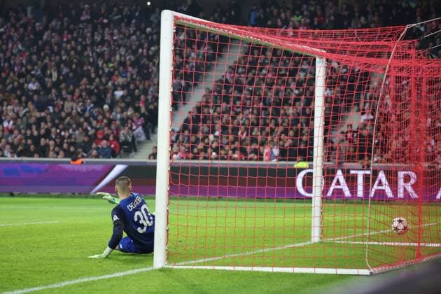 Lucas CHEVALIER (LOSC Lille) sur le penalty de la Juventus lors du match LOSC Lille vs Juventus FC, Ligue des Champions, Decathlon Arena stade Pierre Mauroy Villeneuve d Ascq, le 5 novembre 2024 - photo Laurent Sanson Panoramic FOOTBALL : LOSC Lille vs Juventus FC - Ligue des Champions - 05 11 2024 LaurentSanson Panoramic 