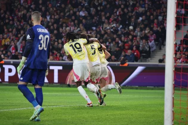 Joie des joueurs de la Juventus après le but sur penalty de Dusan VLAHOVIC (Juventus) lors du match LOSC Lille vs Juventus FC, Ligue des Champions, Decathlon Arena stade Pierre Mauroy Villeneuve d Ascq, le 5 novembre 2024 - photo Laurent Sanson Panoramic FOOTBALL : LOSC Lille vs Juventus FC - Ligue des Champions - 05 11 2024 LaurentSanson Panoramic 