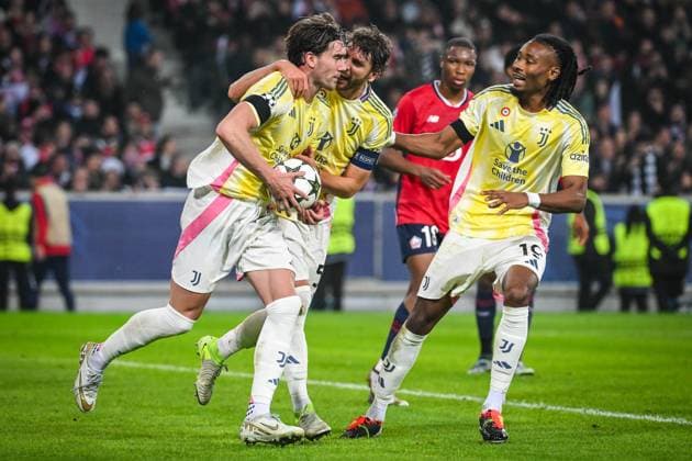 November 5, 2024, Villeneuve-D ascq, France, France: Dusan VLAHOVIC of Juventus celebrate his goal with Manuel LOCATELLI of Juventus and Khephren THURAM of Juventus during the UEFA Champions League, League Phase MD4 match between Lille OSC (LOSC) and Juventus FC at Pierre Mauroy Stadium on November 05, 2024 in Villeneuve-d Ascq near Lille, France. Villeneuve-D ascq France - ZUMAm308 20241105_zsp_m308_008 Copyright: xMatthieuxMirvillex