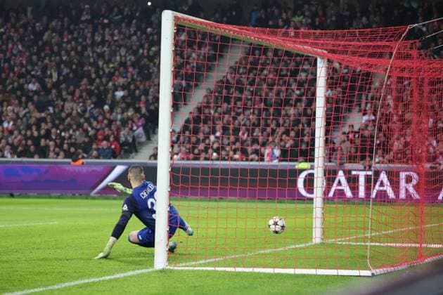 Lucas CHEVALIER (LOSC Lille) sur le penalty de la Juventus lors du match LOSC Lille vs Juventus FC, Ligue des Champions, Decathlon Arena stade Pierre Mauroy Villeneuve d Ascq, le 5 novembre 2024 - photo Laurent Sanson Panoramic FOOTBALL : LOSC Lille vs Juventus FC - Ligue des Champions - 05 11 2024 LaurentSanson Panoramic 