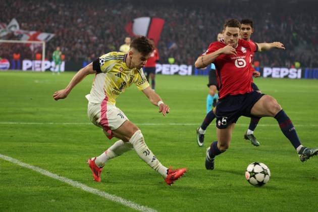 Francisco CONCEIÇAO (Juventus) et Gabriel GUDMUNDSSON (LOSC Lille) lors du match LOSC Lille vs Juventus FC, Ligue des Champions, Decathlon Arena stade Pierre Mauroy Villeneuve d Ascq, le 5 novembre 2024 - photo Laurent Sanson Panoramic FOOTBALL : LOSC Lille vs Juventus FC - Ligue des Champions - 05 11 2024 LaurentSanson Panoramic 